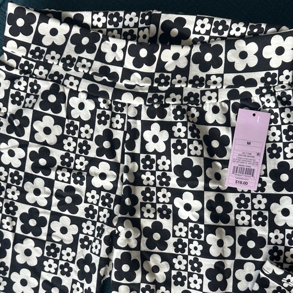 NWT Black and White 80s Floral Patterned Pants - Picture 5 of 8